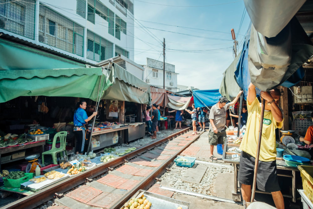 タイの有名観光地メークロン市場 行き方とオススメの時間紹介 タビゼミ