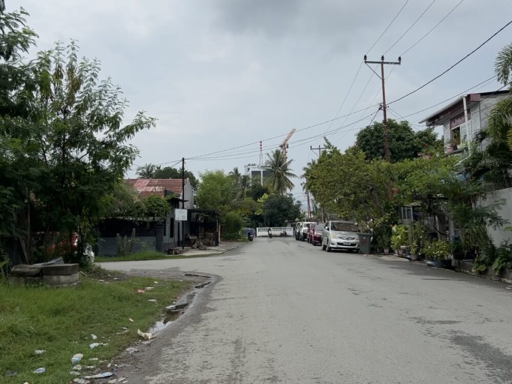 ディリ市内の道