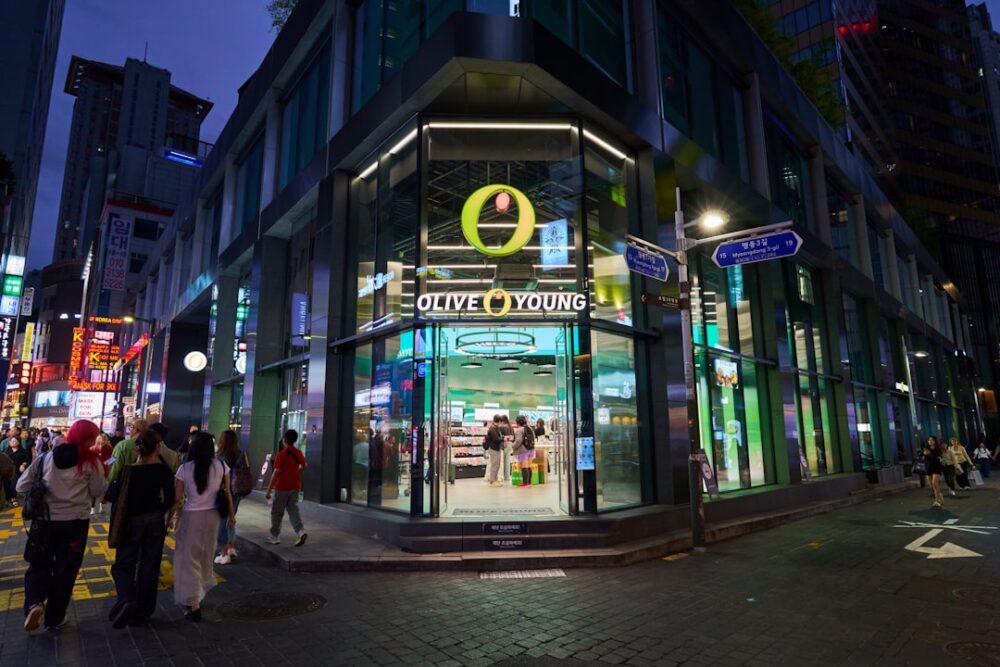 myeongdong seoul night shopping