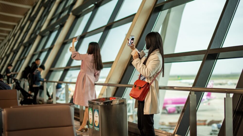 smartphone email travel notification airport