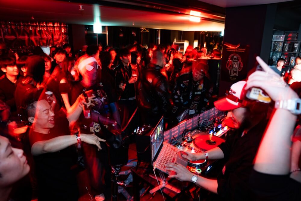 korea club nightlife dance dark