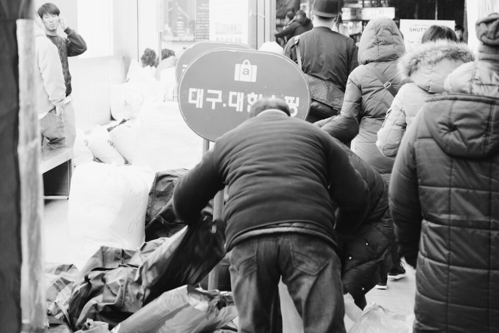 seoul myeongdong crowd pickpocket warning