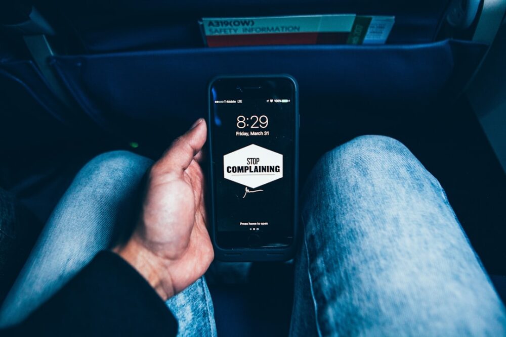smartphone email travel notification