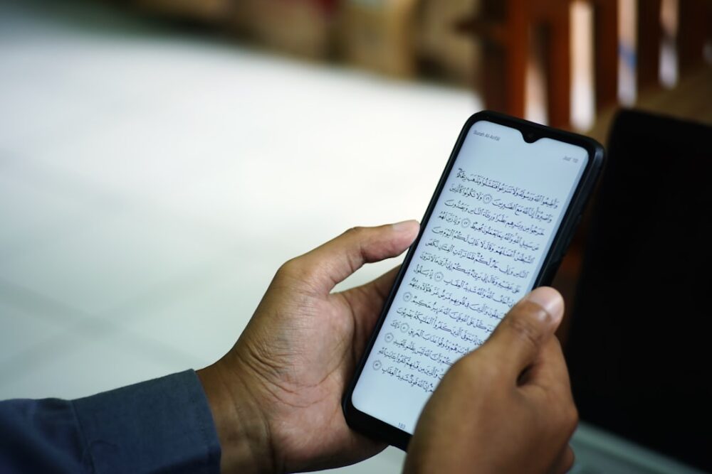 thai language phrasebook smartphone