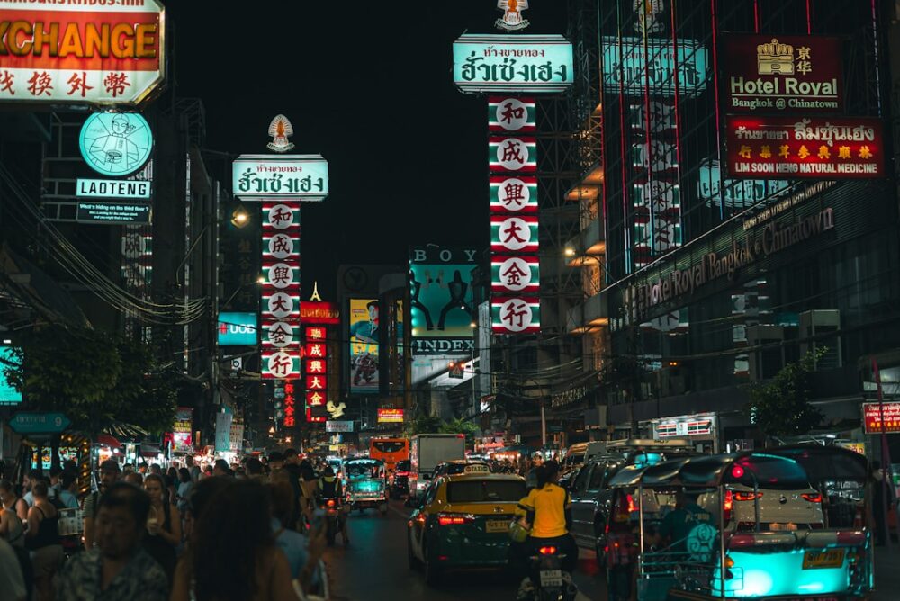 bangkok crowded nightlife street