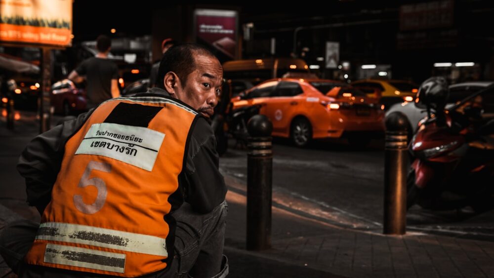 bangkok night street pickpocket warning