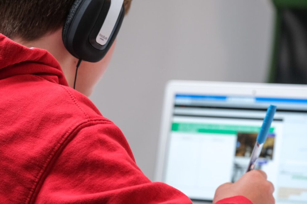 student speaking english online lesson headphones